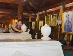 Usai Soekarno dan Gus Dur, Kapolri Ziarah-Tabur Bunga ke Makam Soeharto