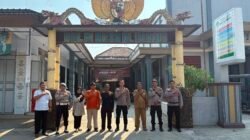 Rangkul Perangkat Desa, Kapolsek Tarokan: “Kita Adalah Keluarga untuk Keamanan Bersama”
