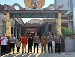 Rangkul Perangkat Desa, Kapolsek Tarokan: “Kita Adalah Keluarga untuk Keamanan Bersama”